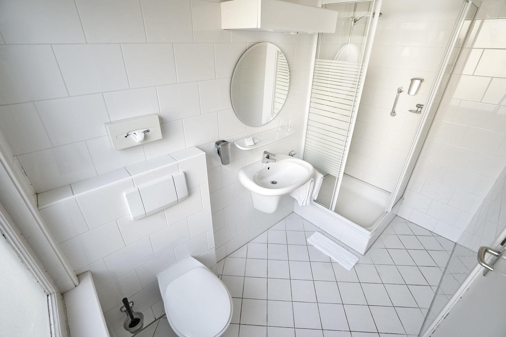 Amrath Hotel Media Park Хилверсъм Екстериор снимка